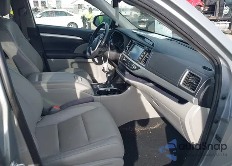 2018 Toyota Highlander Xle z USA, uszkodzony, nr VIN 5TDKZRFH7JS537429